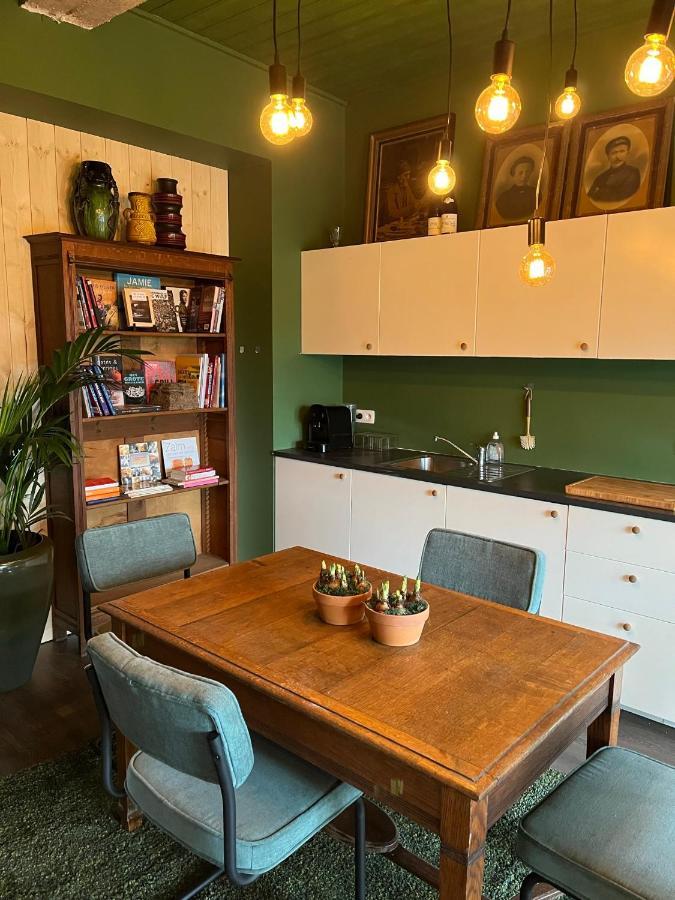 Tiny Kot -pompkot - buskot - plantkot -Boekenkot en love kot Poelkapelle Buitenkant foto