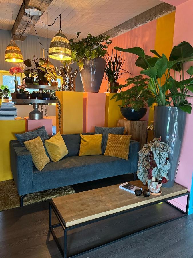 Tiny Kot -pompkot - buskot - plantkot -Boekenkot en love kot Poelkapelle Buitenkant foto