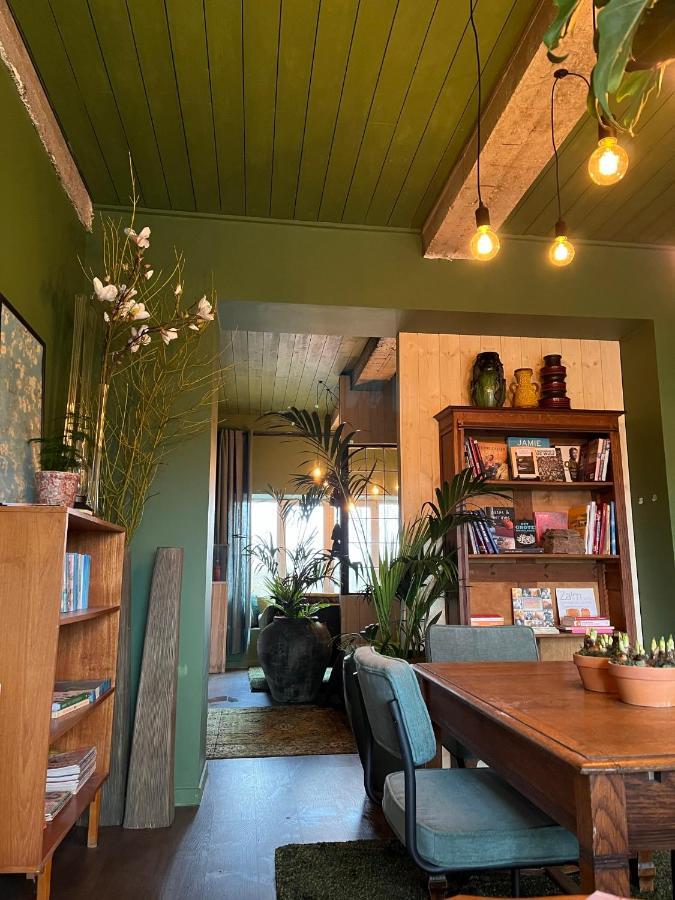 Tiny Kot -pompkot - buskot - plantkot -Boekenkot en love kot Poelkapelle Buitenkant foto