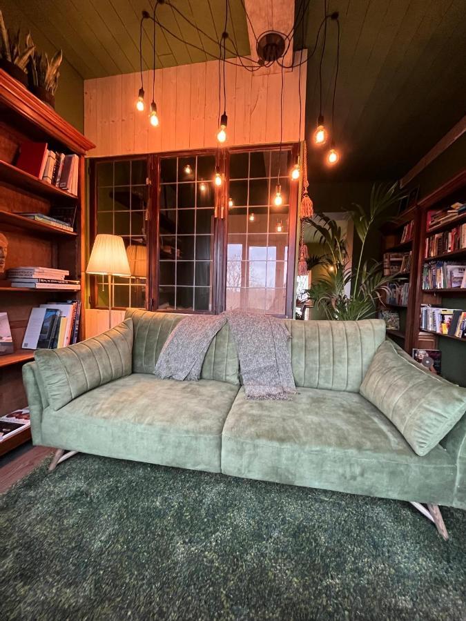 Tiny Kot -pompkot - buskot - plantkot -Boekenkot en love kot Poelkapelle Buitenkant foto
