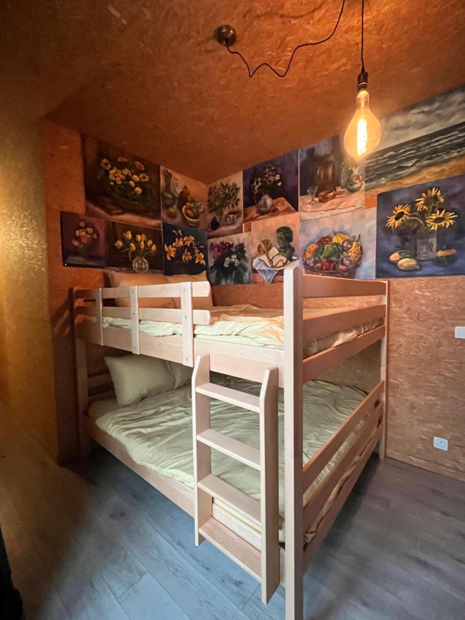 Tiny Kot -pompkot - buskot - plantkot -Boekenkot en love kot Poelkapelle Buitenkant foto